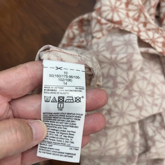 GAP Midi Dress Coral White Sundress Abstract Women’s Smocked Rayon Sleeveless 10 - Picture 6 of 7